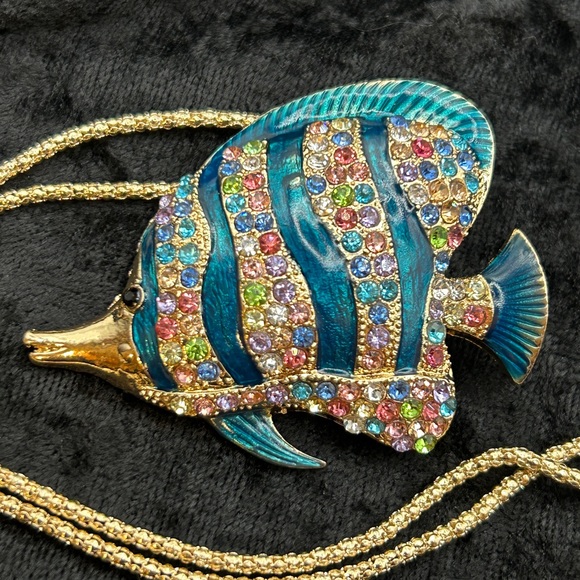 Betsey Johnson Deep Teal Rainbow Rhinestone Tropical Fish Pendant Necklace - Picture 1 of 5
